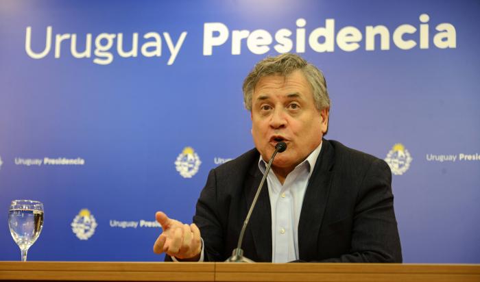 Imágenes de conferencia de prensa de los ministerios de Economía e Industria 