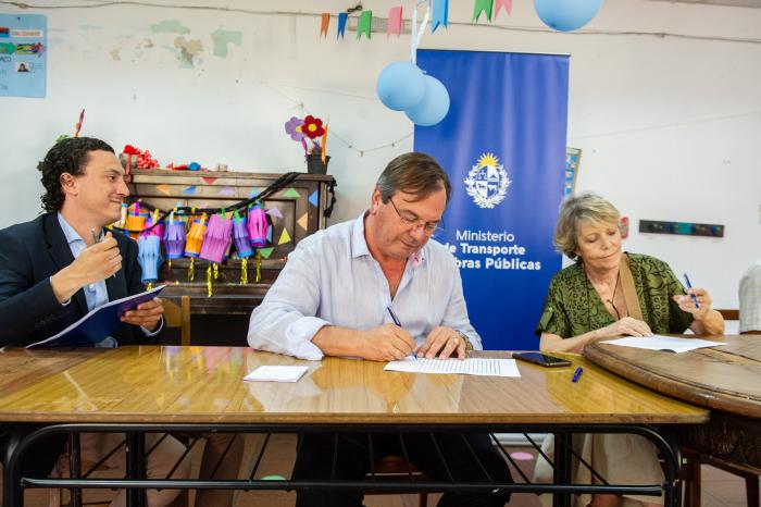 MTOP firmó convenios sociales con instituciones sociales y deportivas de Montevideo