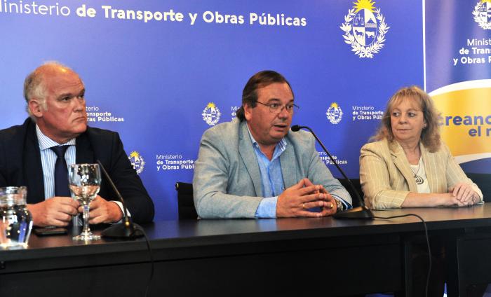 Firma de un acuerdo entre el MTOP y UTE.