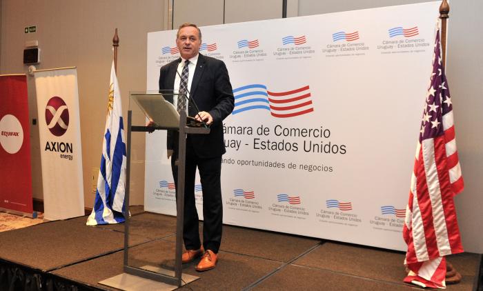Imágenes del secretario de la Presidencia, Álvaro Delgado, en actividad de la Cámara de Comercio Uru