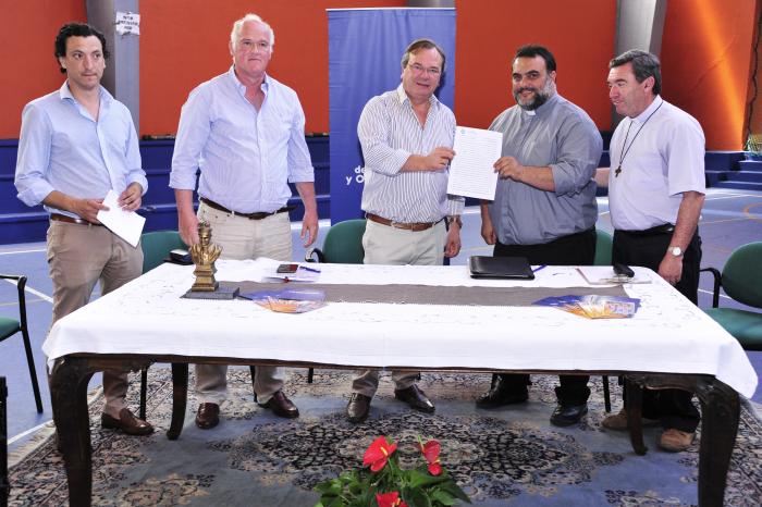 Imágenes de la firma de convenios sociales del MTOP