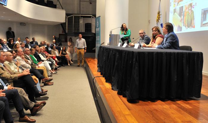 Imágenes en el acto de cierre y balance anual de Mevir