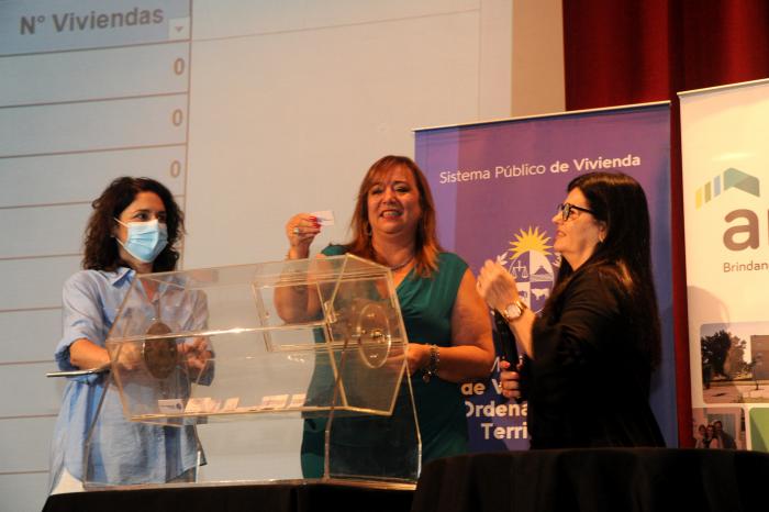 Imágenes de segundo sorteo de 2022 de cupos para la construcción de viviendas cooperativas