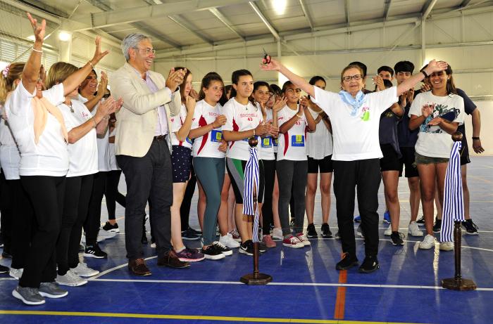 Imágenes de la inauguración del polideportivo en Young