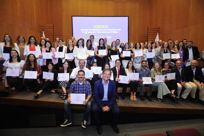 Imágenes de la entrega de diplomas del Programa de Alta Gerencia Pública de la ONSC