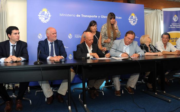 Imágenes de firma de convenio de cooperación entre ministerios de Transporte y Defensa 
