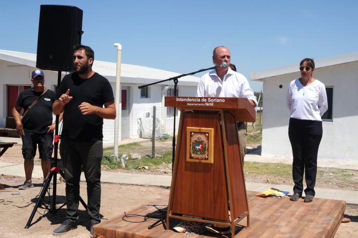 Imágenes de entrega de 20 viviendas en la ciudad de Mercedes, Soriano