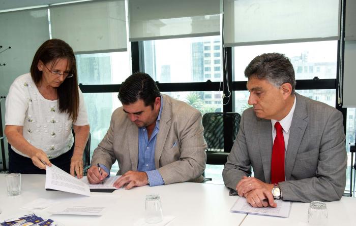 Imágenes del director de la OPP, Isaac Alfie, y el intendente de Paysandú, Nicolás Olivera.
