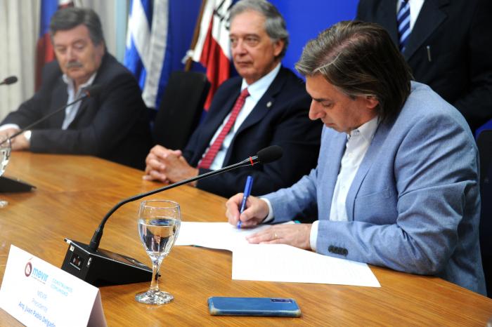 Imágenes de la firma de convenio entre Mevir y el Instituto Nacional de Colonización