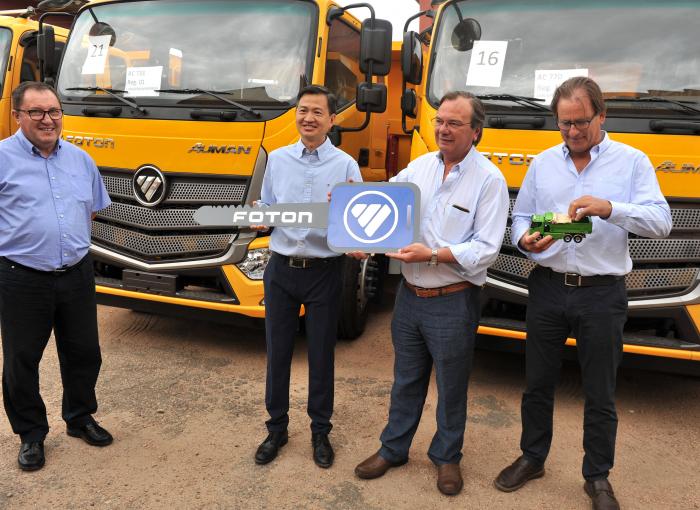 Imágenes de la incorporación de 45 camiones a la Dirección de Vialidad del Ministerio Transporte