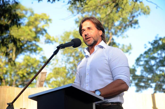 Imágenes del presidente Lacalle Pou en Centro Tiburcio Cachón