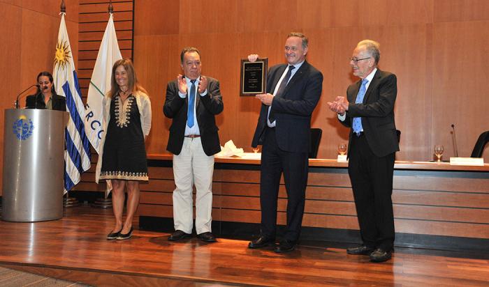 Imágenes de reconocimiento al Gobierno de Uruguay a través del Sinae