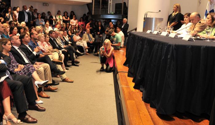 Imágenes del presidente Lacalle Pou en acto por Día Internacional de las Mujeres