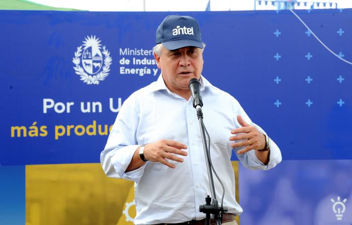 Imágenes de inauguración de stand del MIEM en Expoactiva 2023