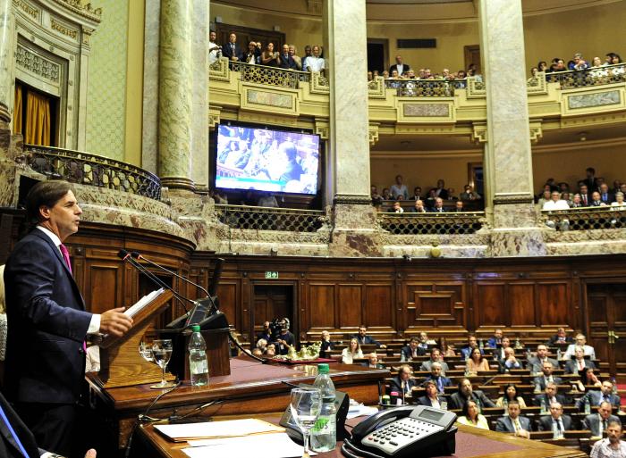 Imágenes del presidente Lacalle Pou ante la Asamblea General
