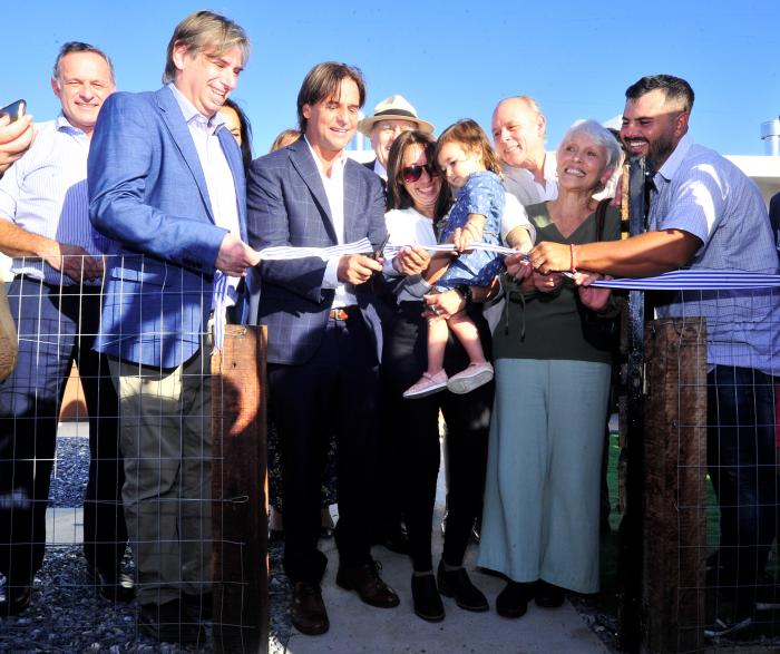 Imágenes del presidente Lacalle Pou en inauguración de Mevir en Santa Rosa, Canelones