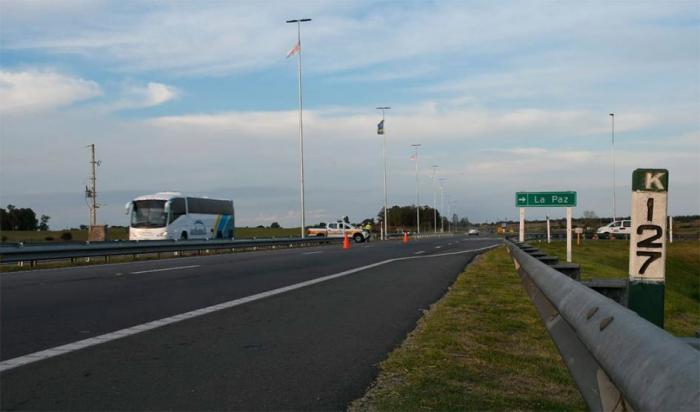 Inauguración de luminarias sobre la ruta 1, en el departamento de Colonia.
