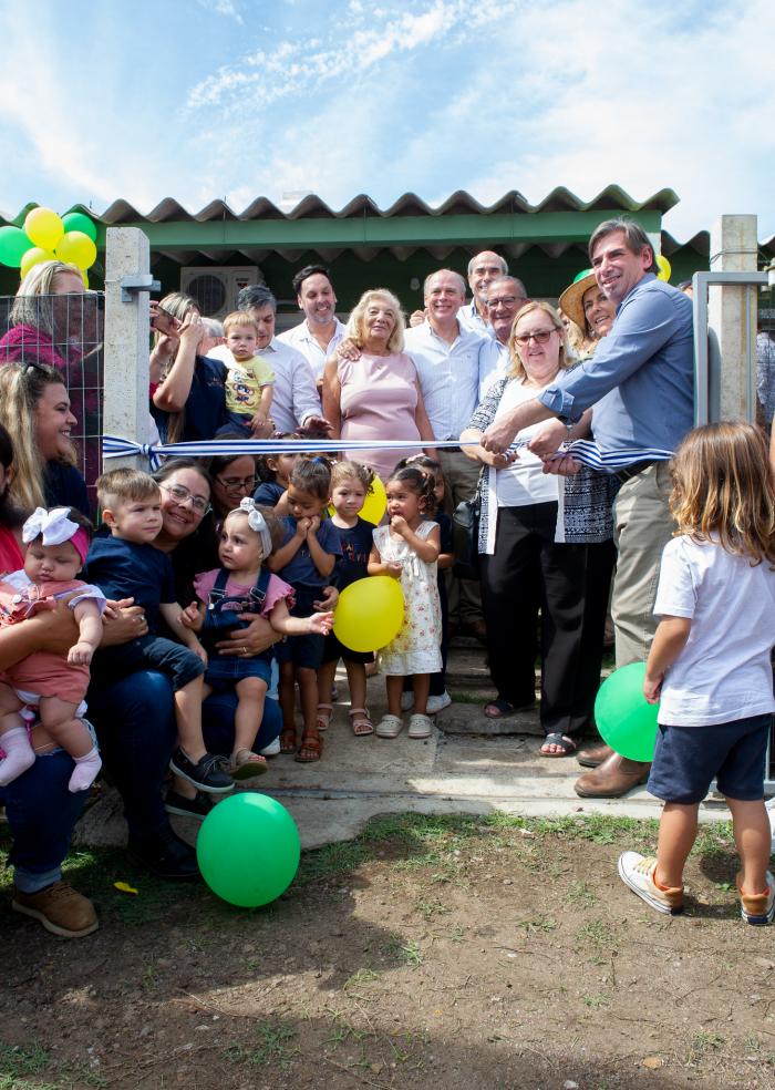 Imágenes de la inauguración de obras en CAIF Manitos Traviesas en Bernabé Rivera. 