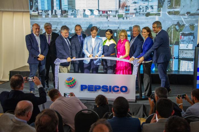 Lacalle Pou participó en inauguración de planta de concentrados de bebidas en zona franca de Colonia