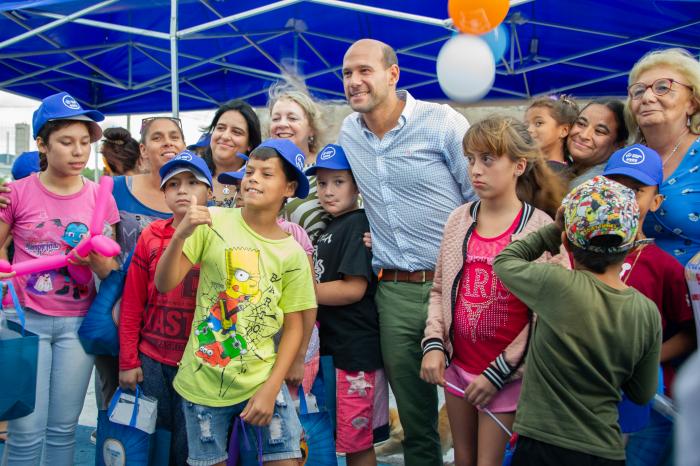 Imágenes de inauguración de obras de electrificación en Barrio Unidos de Montevideo