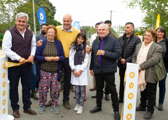 Imágenes de inauguración de obras de pavimentación en la localidad de Nicolich