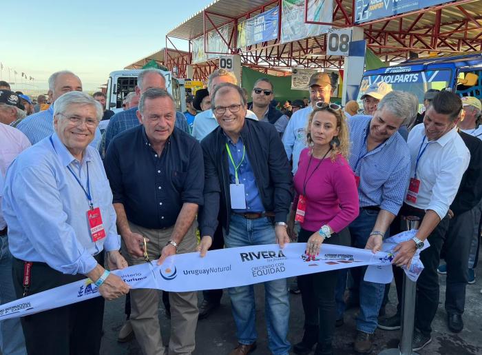 Delgado y Viera en inauguración de área de boxes del autódromo internacional Eduardo P. Cabrera, de