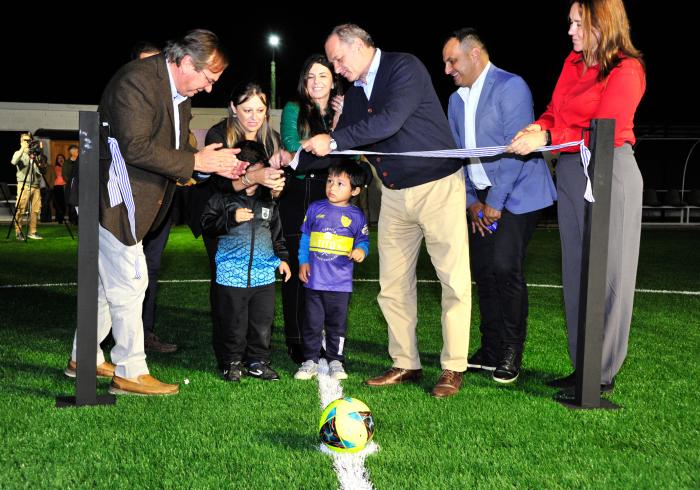 Delgado y Falero en inauguración de obras sociales en estadio de baby fútbol de Río Branco