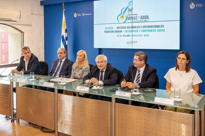 Imágenes del lanzamiento del festival Minas y Abril