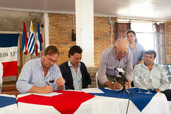 Ministro Falero firmó convenios sociales en Treinta y Tres y en Cerro Largo