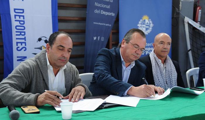  Firma de convenio entre MTOP y el Municipio F