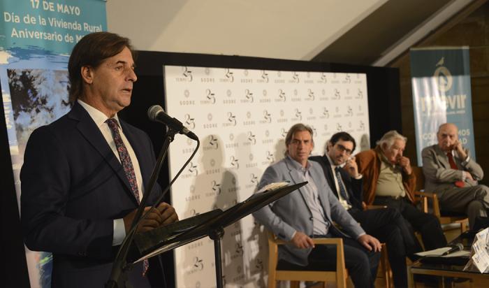 Mevir presentó libro sobre su historia y prevé récord en descentralización