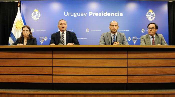 Imágenes de conferencia de autoridades del Poder Ejecutivo sobre el suministro de agua potable