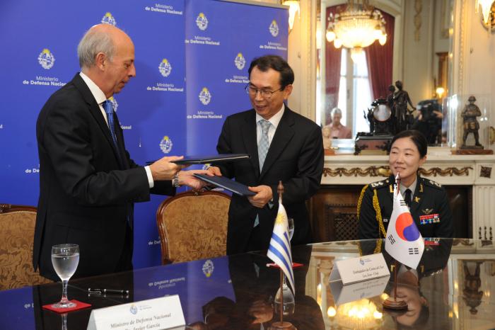 Firma de acuerdo entre Uruguay y la República de Corea