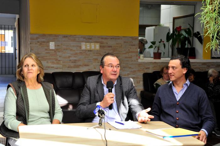 Imágenes de inauguración de obras y firma de convenios sociales del MTOP