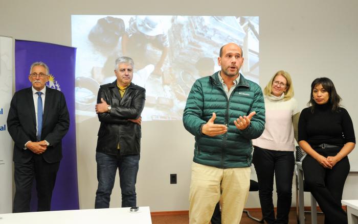 Imágenes de entrega de certificados de Mides y UTU