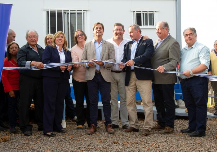 Imágenes del presidente Lacalle Pou en inauguración de la policlínica Quiebra Yugos