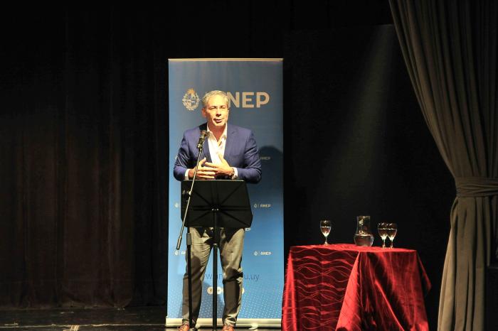 Imágenes de entrega de certificados de ANEP