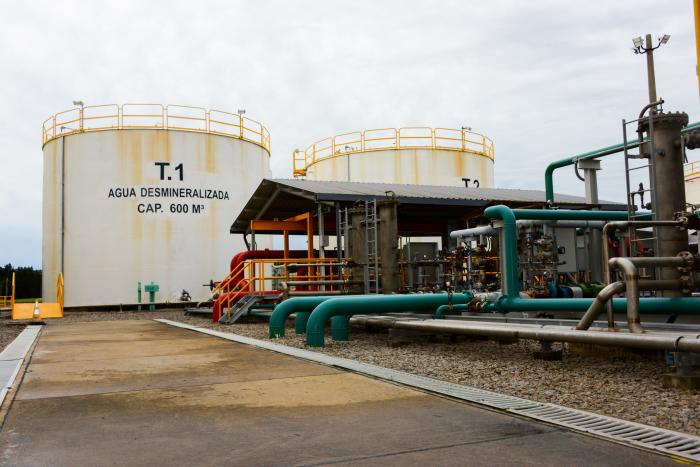 Imágenes de la planta de ciclo combinado de UTE en Punta de Tigre en San José