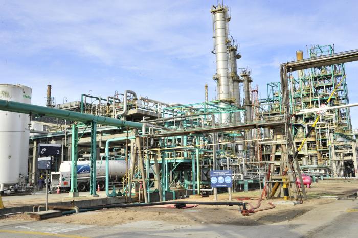 Imágenes de la recorrida por la Refinería de la Teja
