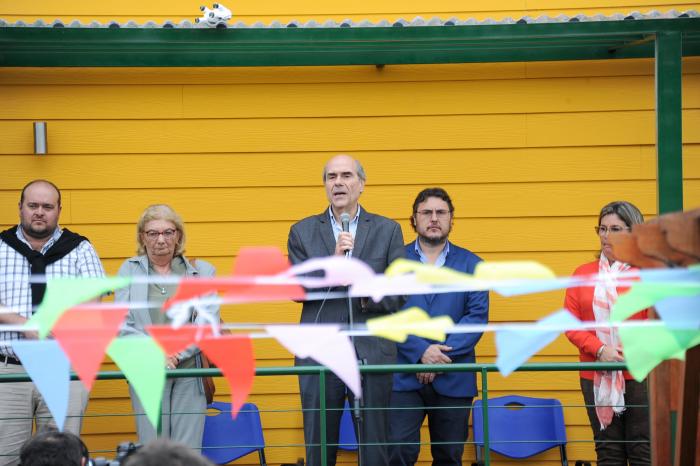 Imágenes de inauguración de salas móviles de INAU en Nueva Palmira