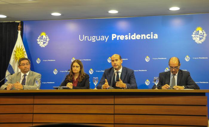Imágenes de conferencia sobre salud mental y adicciones