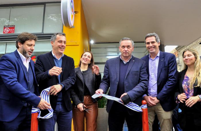 Imágenes de inauguración de un Centro Pyme en Lavalleja
