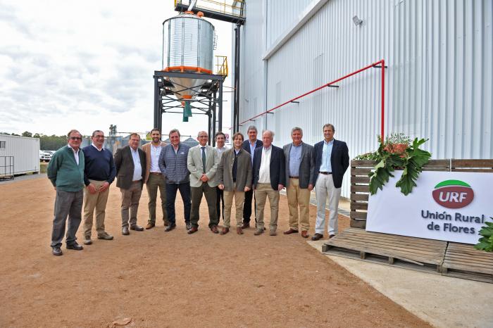 Lacalle Pou inauguró planta de raciones de la Unión Rural de Flores