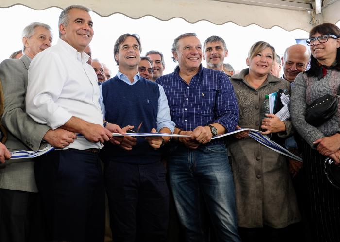 Presidente Lacalle Pou participó en inauguración de puente sobre río Cebollatí y accesos.