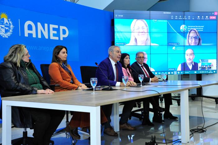 Firma de un acuerdo con ANEP por Bachillerato Internacional