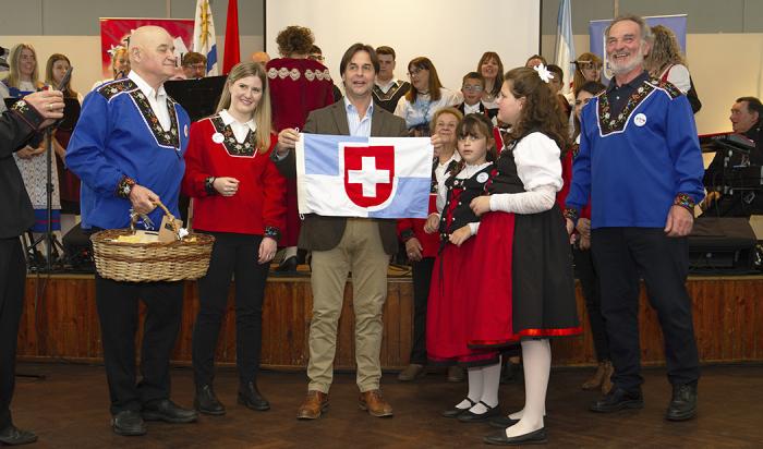 Lacalle Pou participó de la Fiesta Suiza en Nueva Helvecia