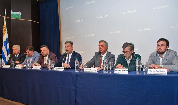 Productores lecheros afectados por déficit hídrico recibirán forraje producido por ALUR.