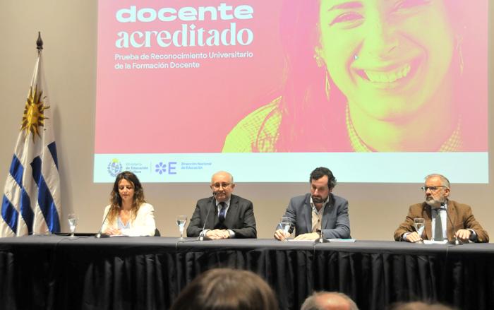 Lanzamiento de prueba de reconocimiento universitario de la formación docente