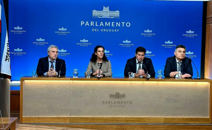 Conferencia de las autoridades de Economía y Finanzas en el Parlamento.