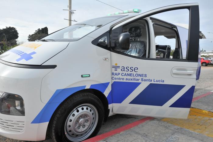 Centro Auxiliar de ASSE en Santa Lucía cuenta con nueva ambulancia y minibús